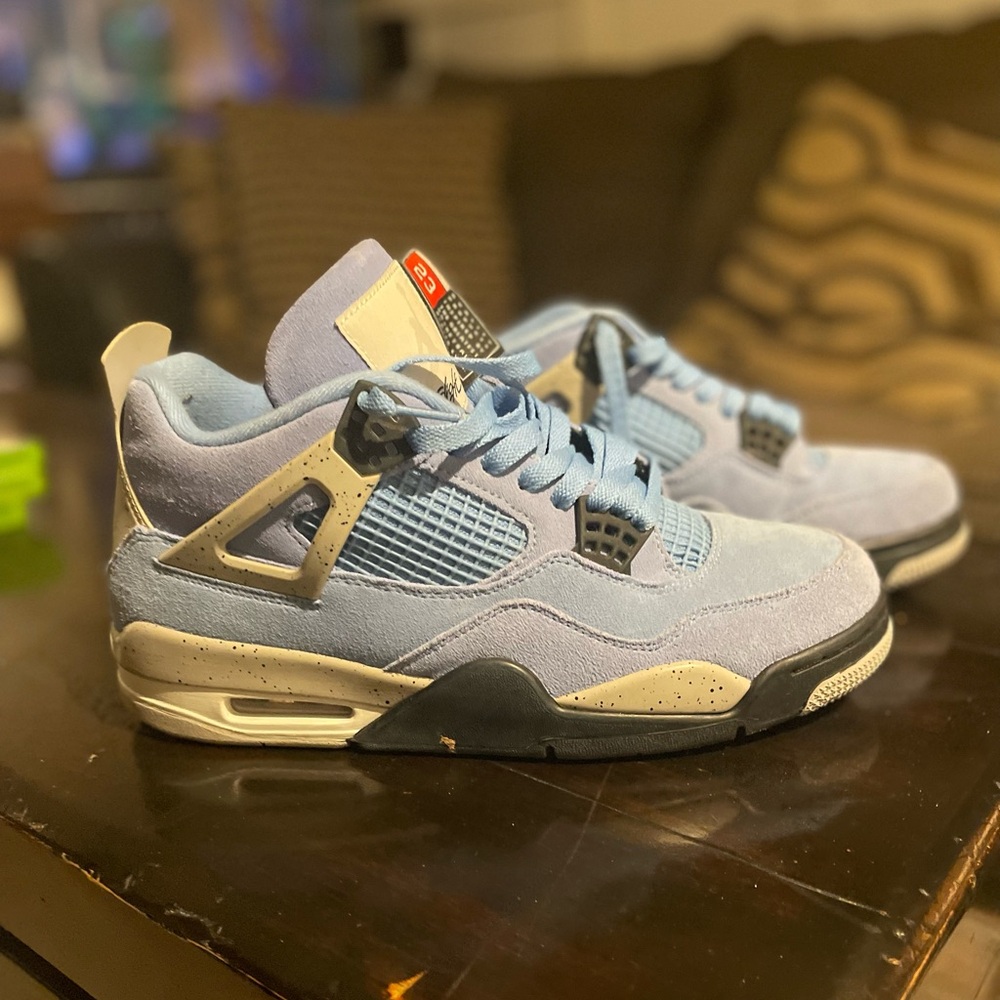 Air Jordan 4 Retro University Blue sneakers. Size 9. NO BOX